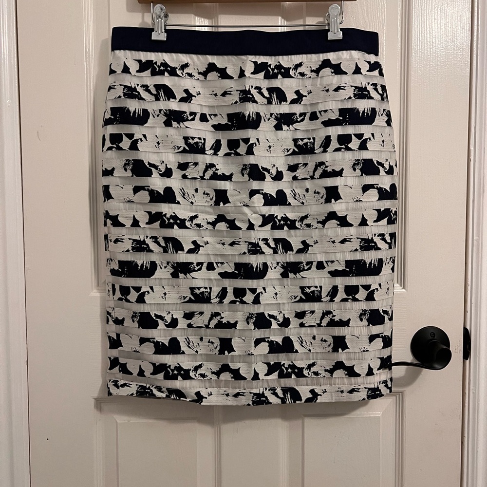 Ann Taylor Navy and White Pencil Skirt